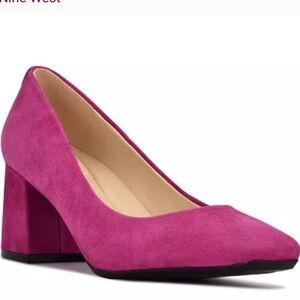 Nine West Vibe 9x9 Hot Pink Suede Block Heel Pumps 
Size 6.5  NEW
